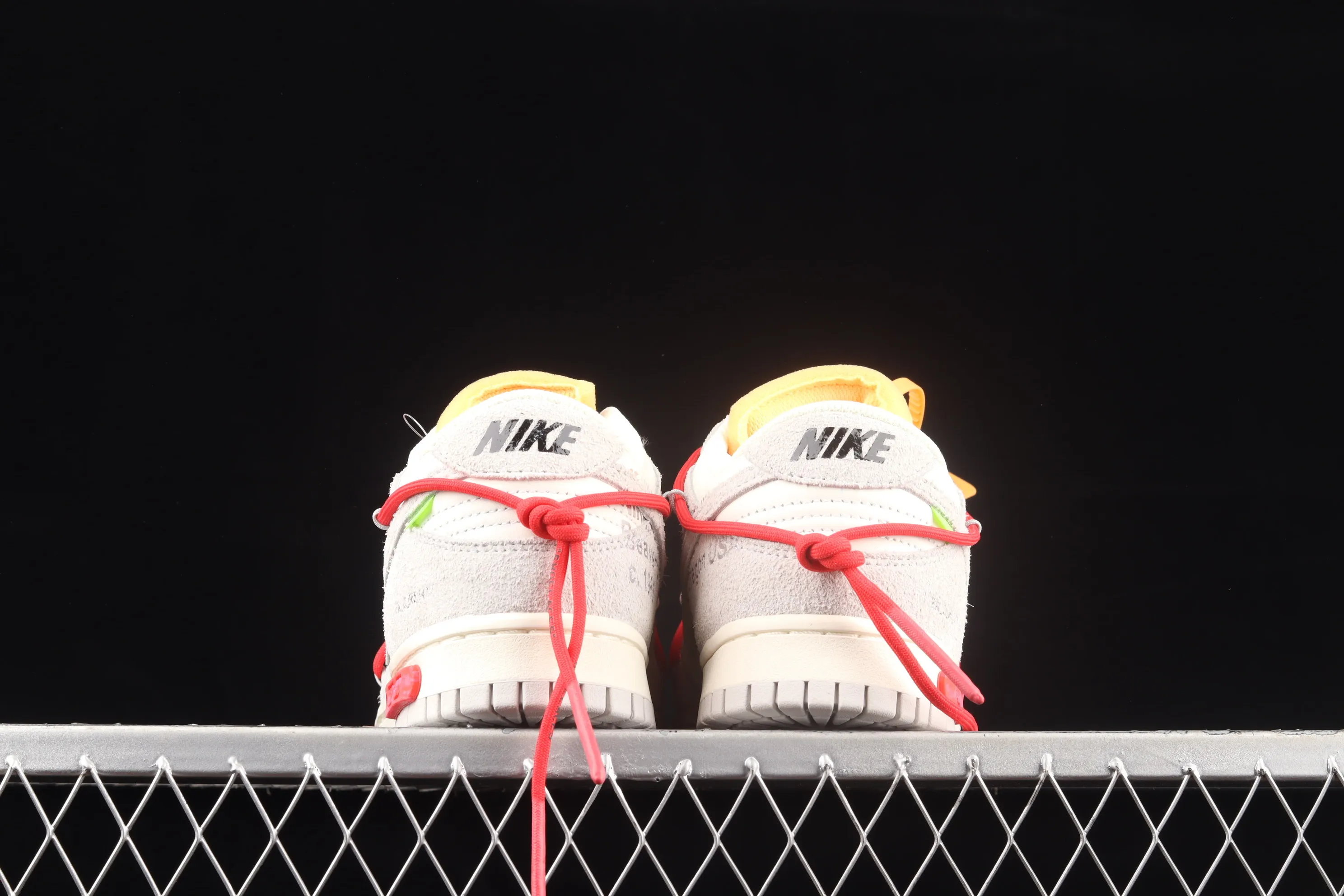 All Categories Nk SB Dunk Series Nk SB Dunk Low Low-top Sneakers Pure Original Version OF x Nk Dunk Low OW Suede SB Smashed Backboard Fashion Casual Sneakers DJ0950-103